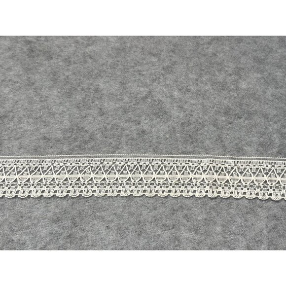 Vintage White Lace Trim 1" wide x 4 yards + 16" Delicate Embroidery Pattern - Picture 1 of 2